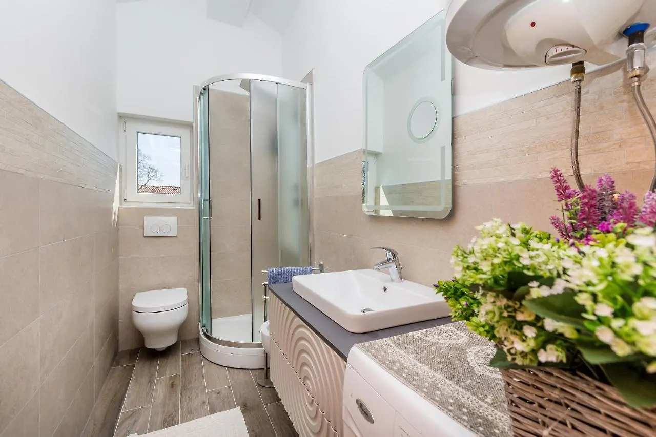 Apartment Sea Hideaway Pinezici  Croatia